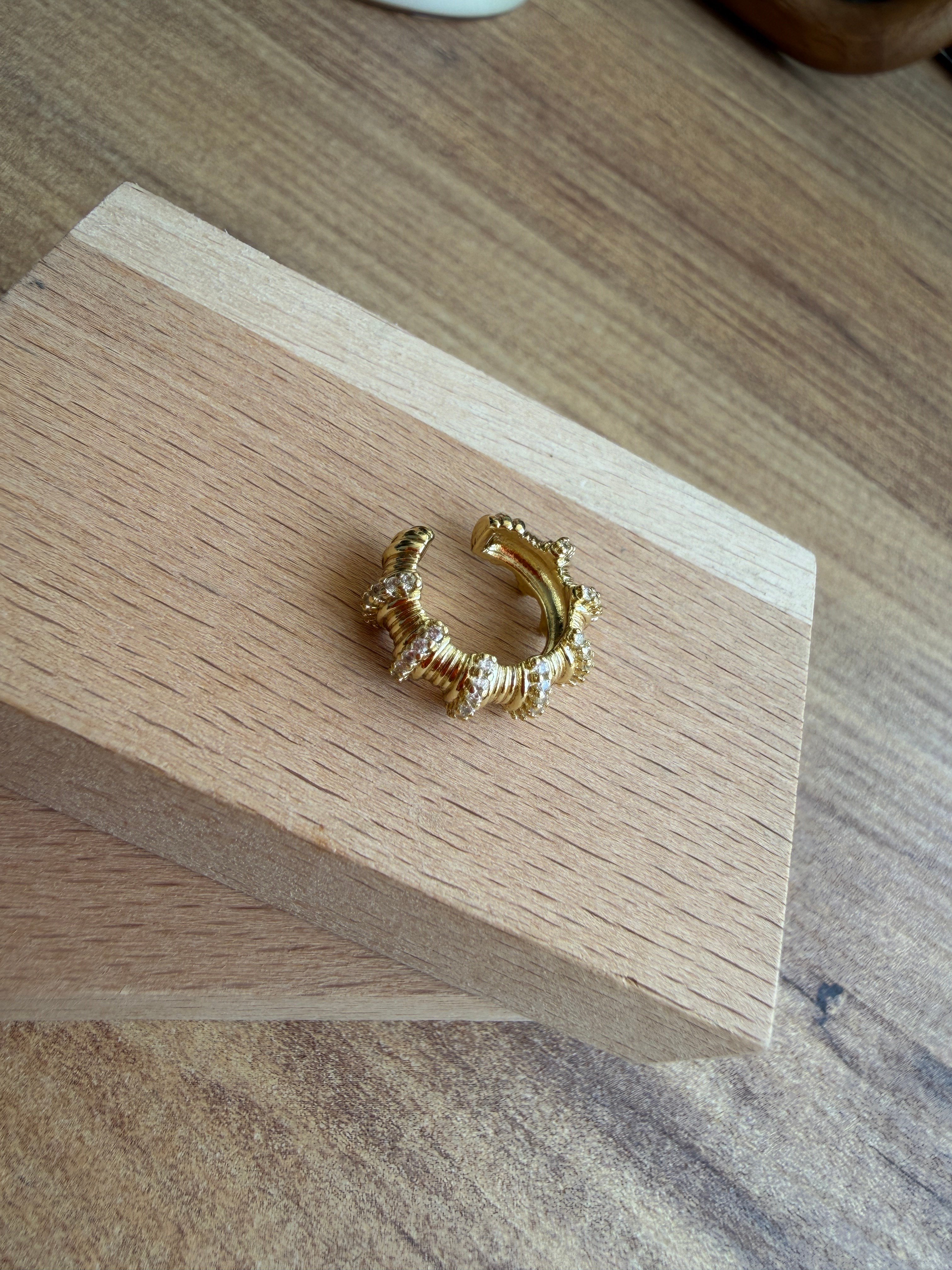 Gold Zirkon Taşlı Ear Cuff | Minimal Kıkırdak Küpesi