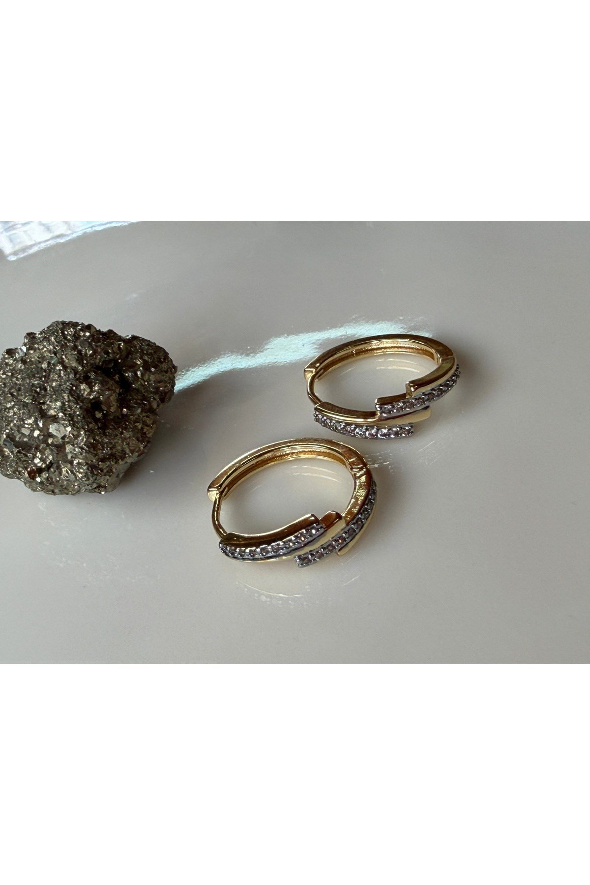 Xuping Gold Çift Sıra Zirkon Taşlı Halka Kadın Küpe