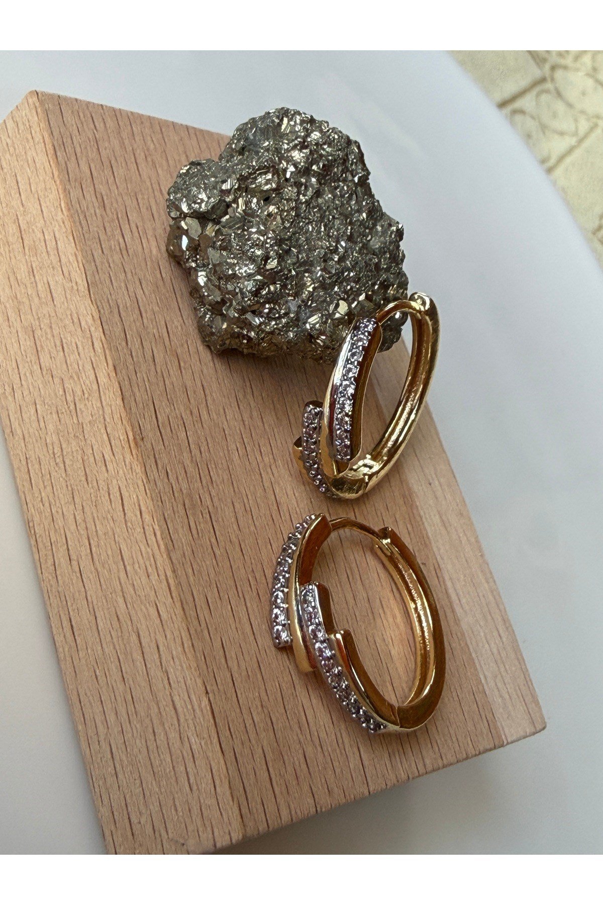 Xuping Gold Çift Sıra Zirkon Taşlı Halka Kadın Küpe