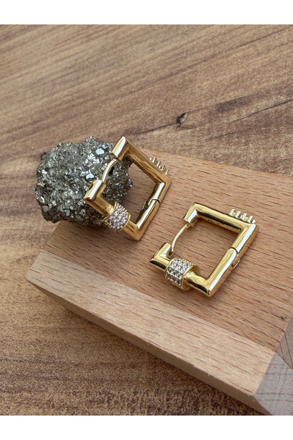 Xuping Gold Geometrik Kare Halka Zirkon Taşlı Kadın Küpe