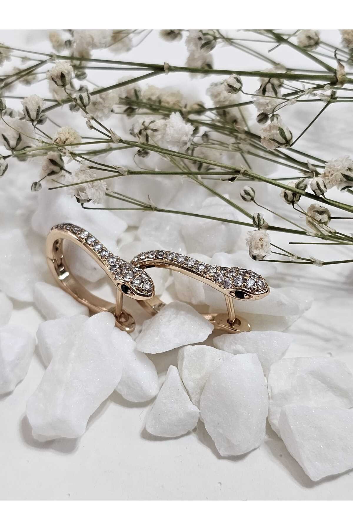 Zirkon Taşlarla Kaplı Yılan Model Kadın Çelik Küpe