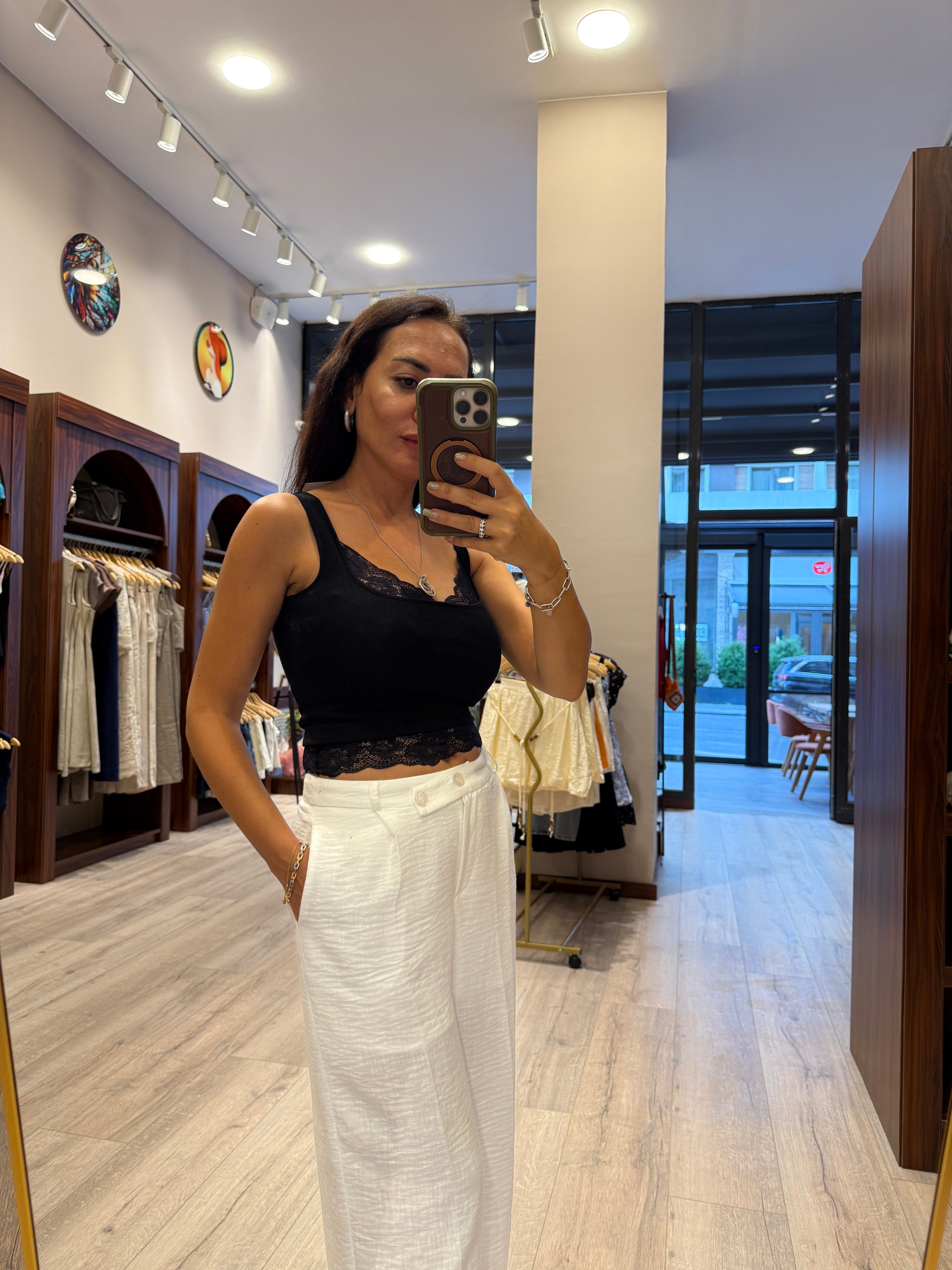 Dantel Detaylı Bluz-Siyah
