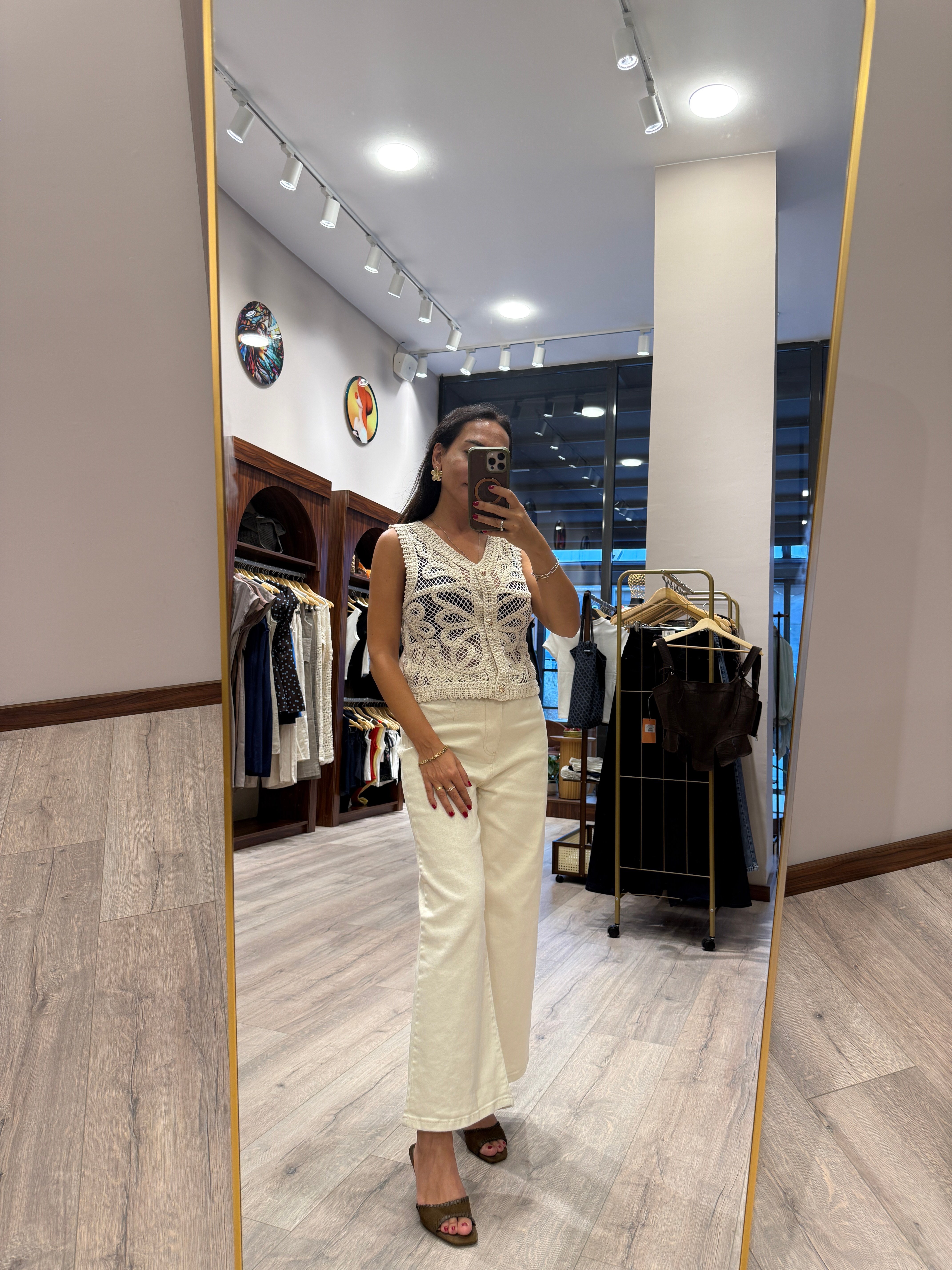 Gold Düğmeli Ajurlu Yelek