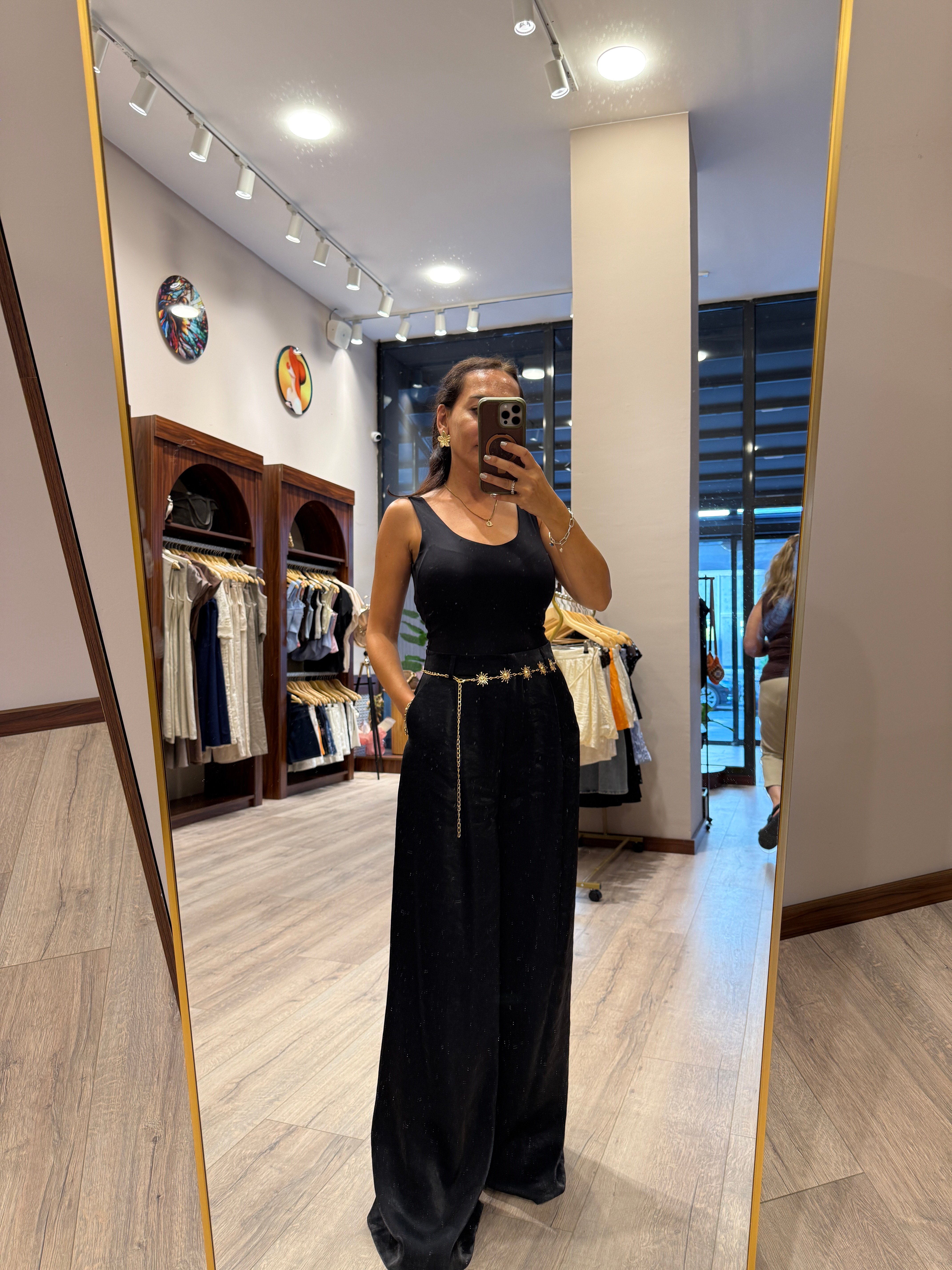 Kemer Detaylı Saten görünümlü Bol Paça Pantolon-Siyah