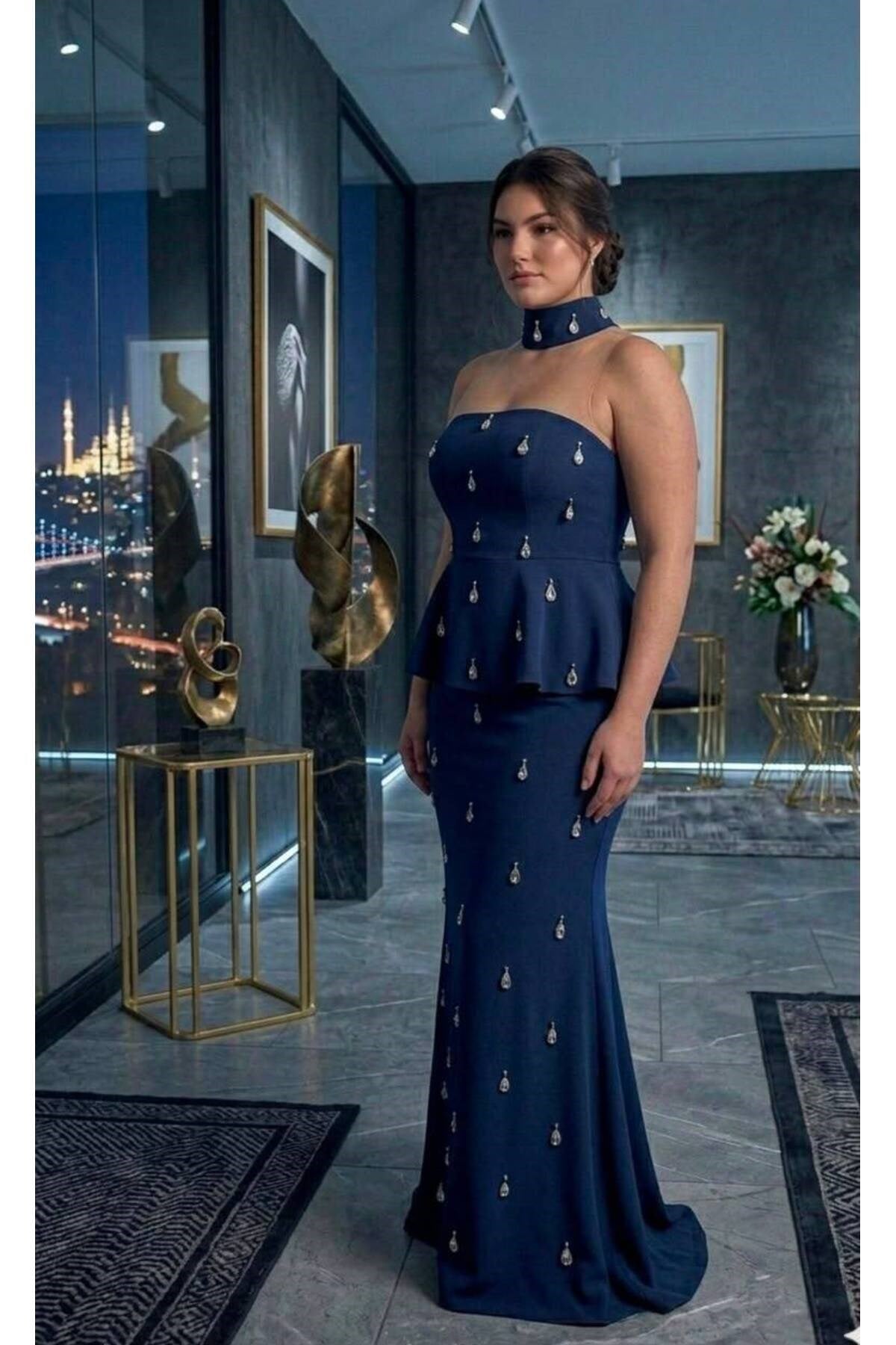 Novera Lacivert Büyük Beden Straplez Yaka Taş İşlemeli Peplum Abiye - Nikah ve Nişan Elbisesi