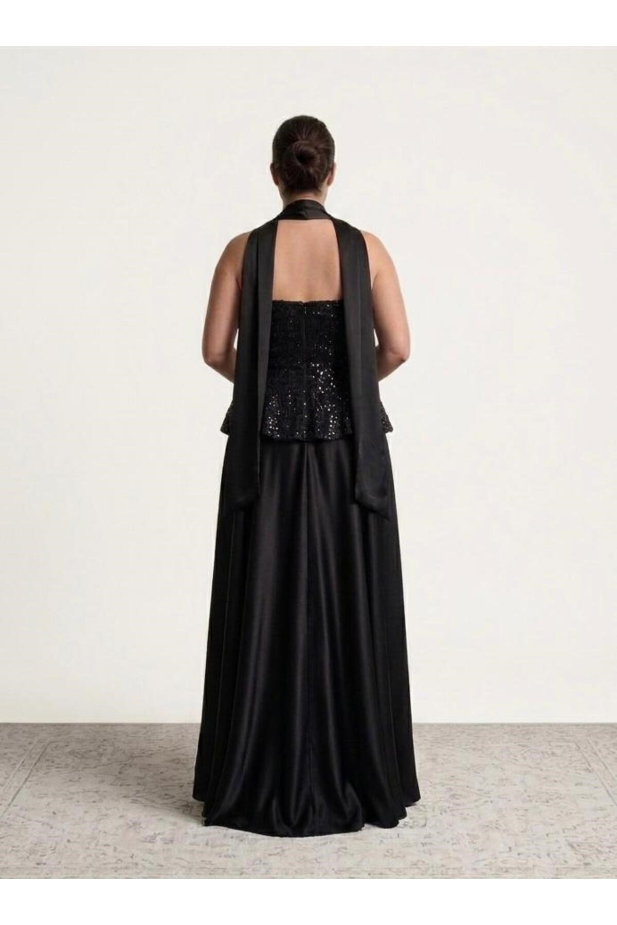 Noveradress Siyah Peplum Detaylı Payet İşlemeli Halter Yaka Fularlı Abiye Elbise