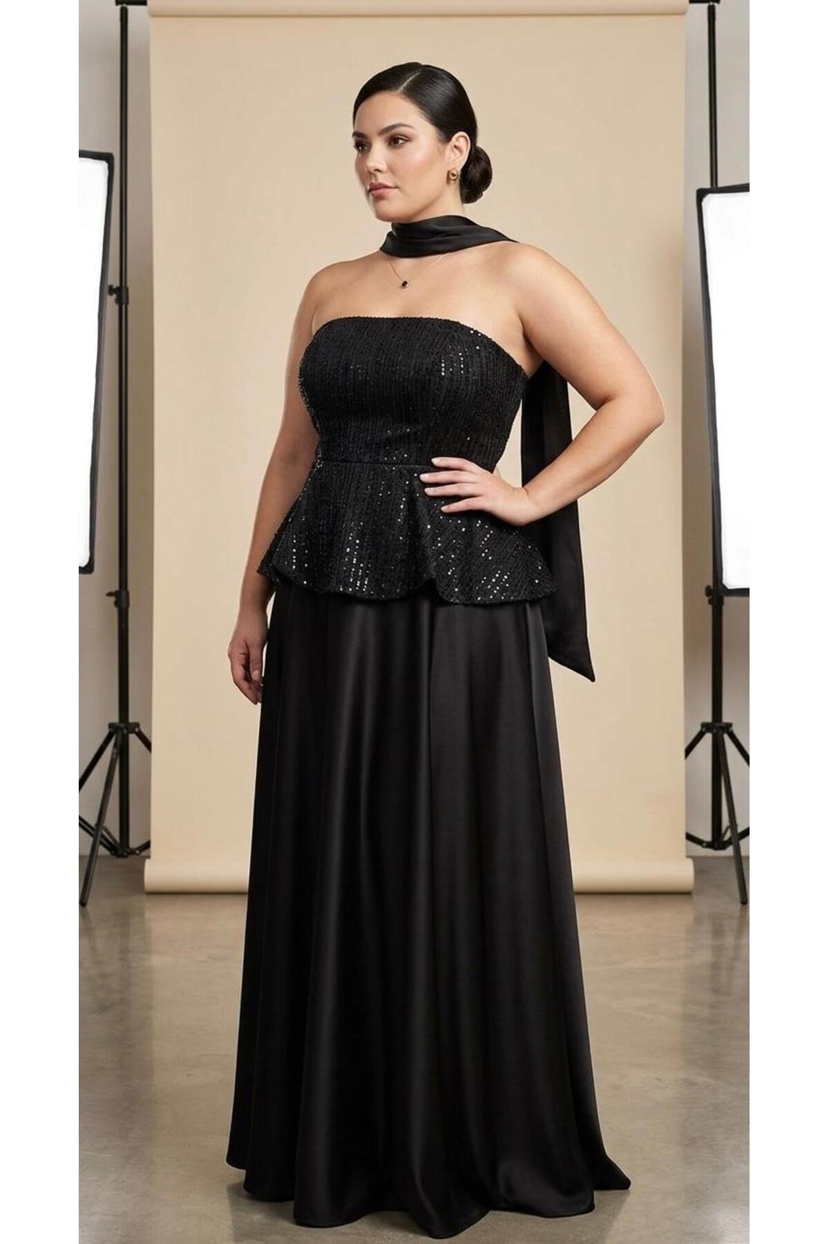 Noveradress Siyah Peplum Detaylı Payet İşlemeli Halter Yaka Fularlı Abiye Elbise