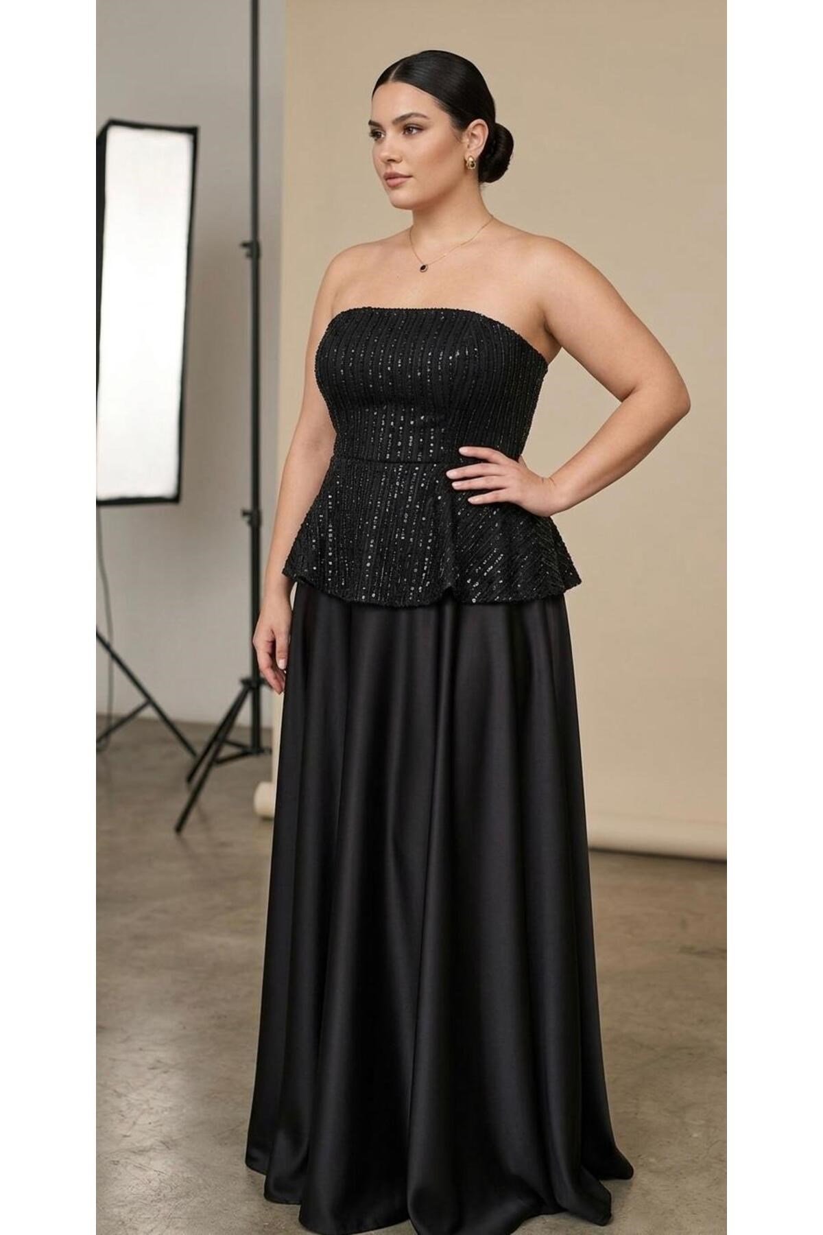 Noveradress Siyah Peplum Detaylı Payet İşlemeli Halter Yaka Fularlı Abiye Elbise