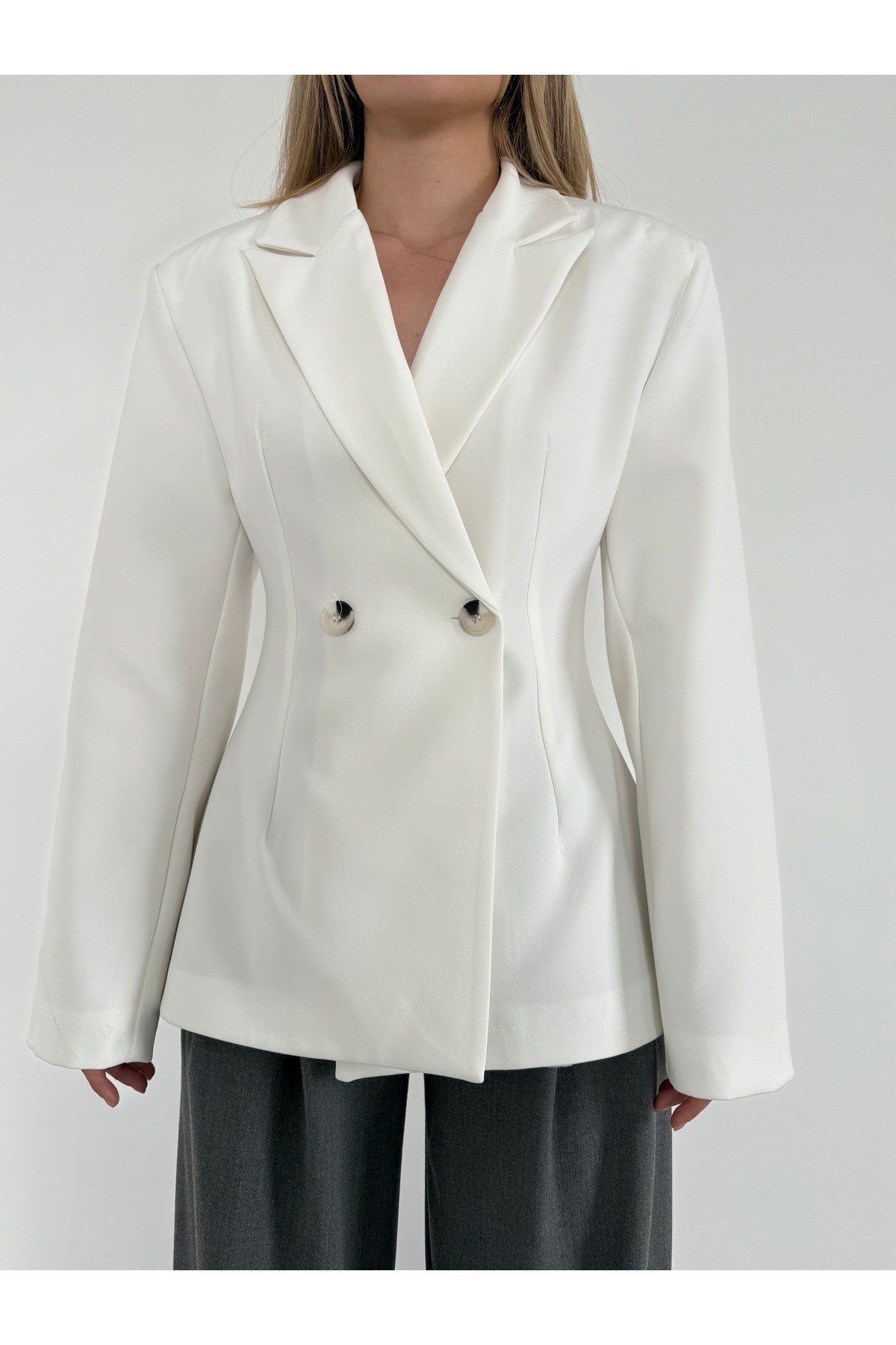Kadın Beyaz Belden Oturtmalı Vatka Detaylı Blazer Ceket