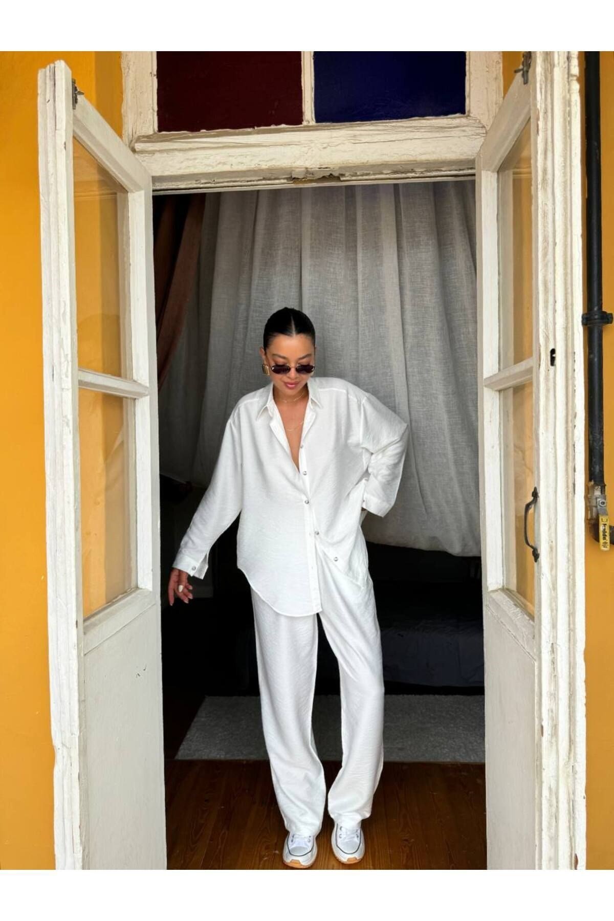 Kadın Beyaz Oversize Kesim Gömlek Pantolon Takım