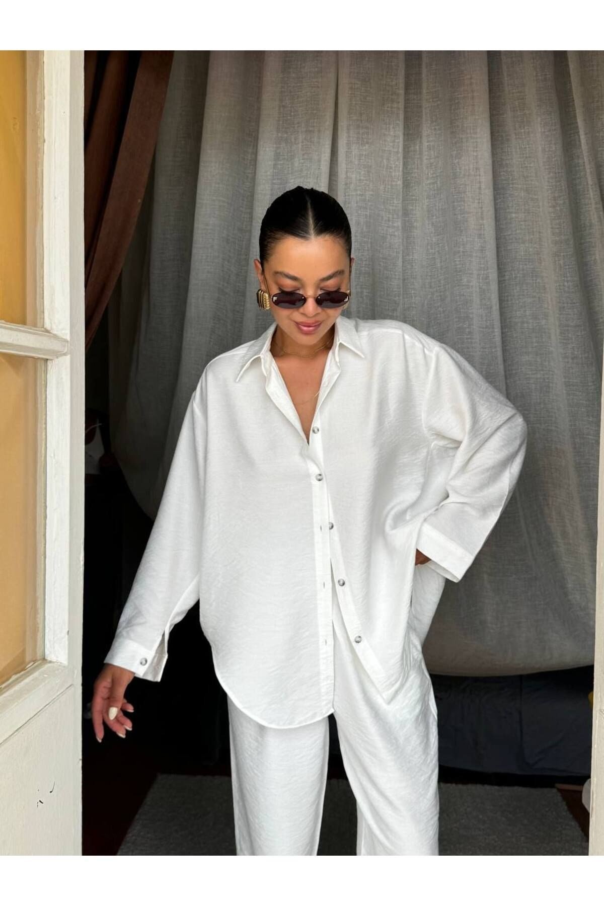 Kadın Beyaz Oversize Kesim Gömlek Pantolon Takım