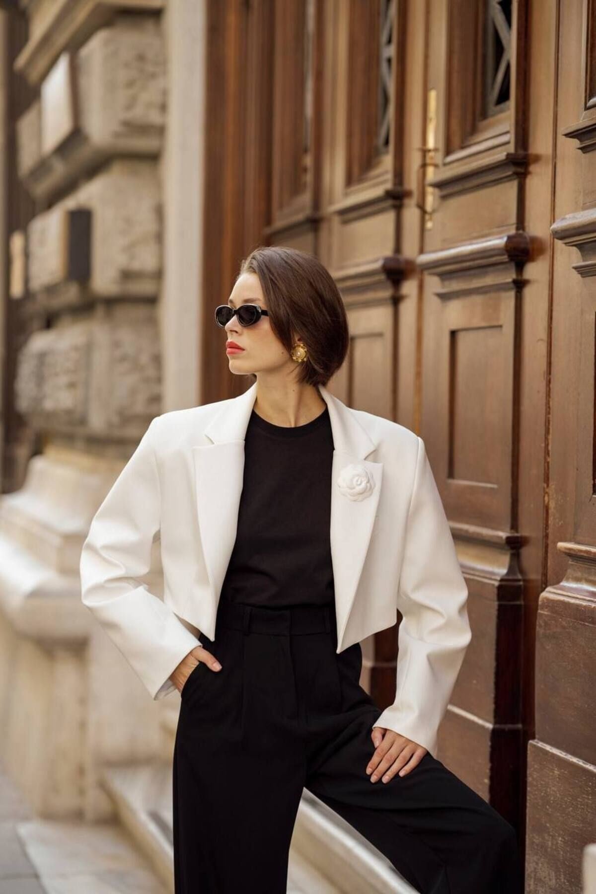 Kadın Beyaz Vatka Detaylı  Crop Blazer Ceket