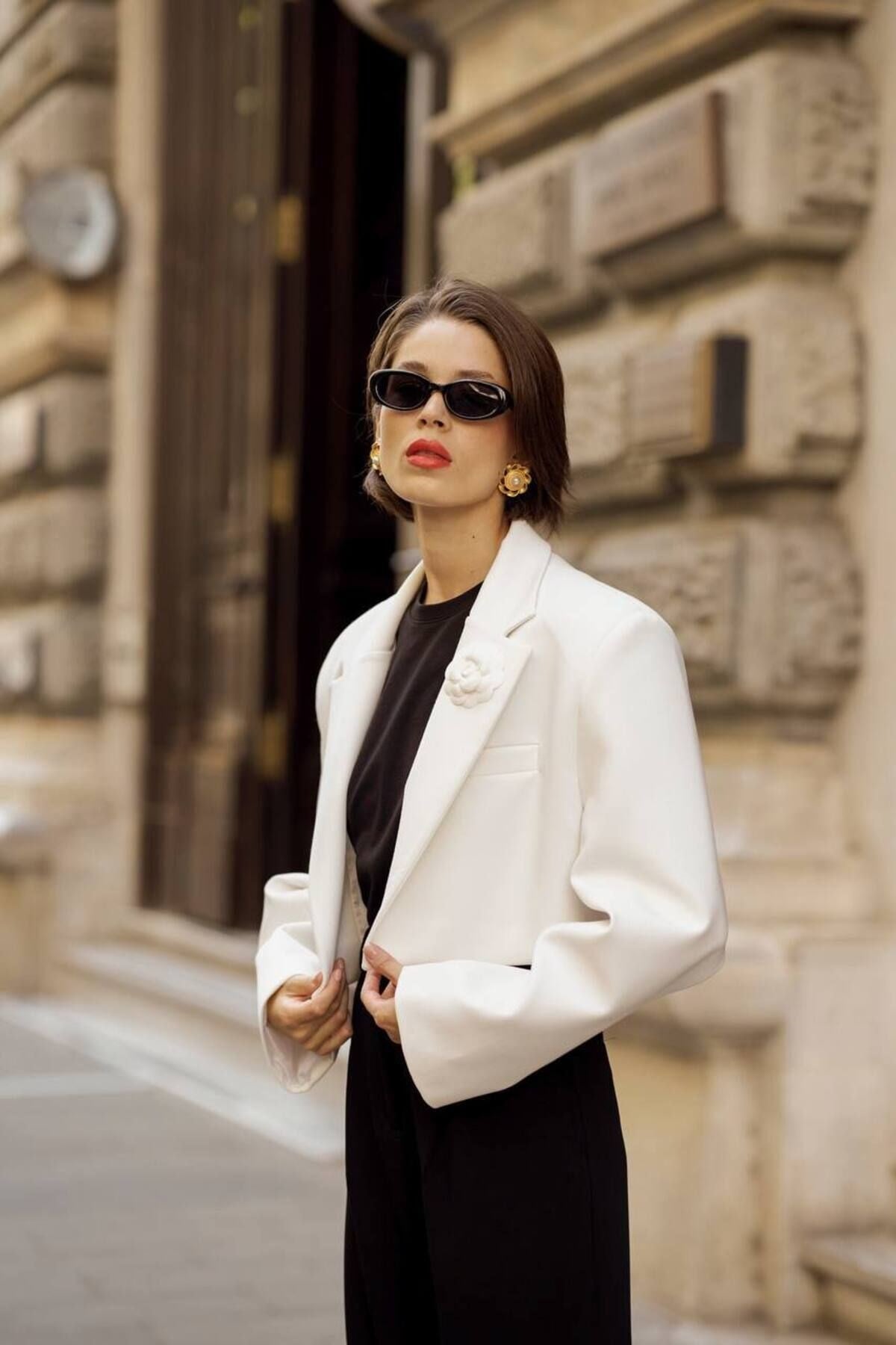 Kadın Beyaz Vatka Detaylı  Crop Blazer Ceket