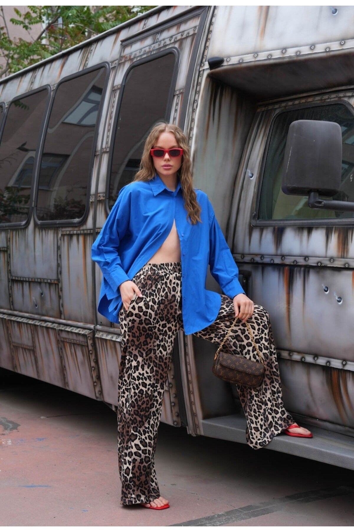 Kadın Camel Leopar Desenli Beli Lastikli Geniş Kesim Bol Paça Pantolon