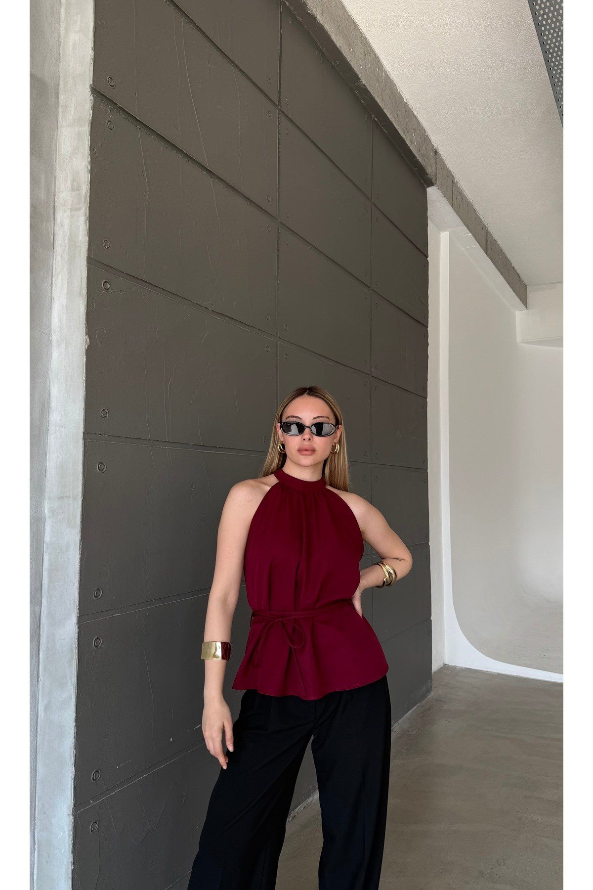 Kadın Kırmızı Belden Bağlama Detaylı Kolsuz Bluz