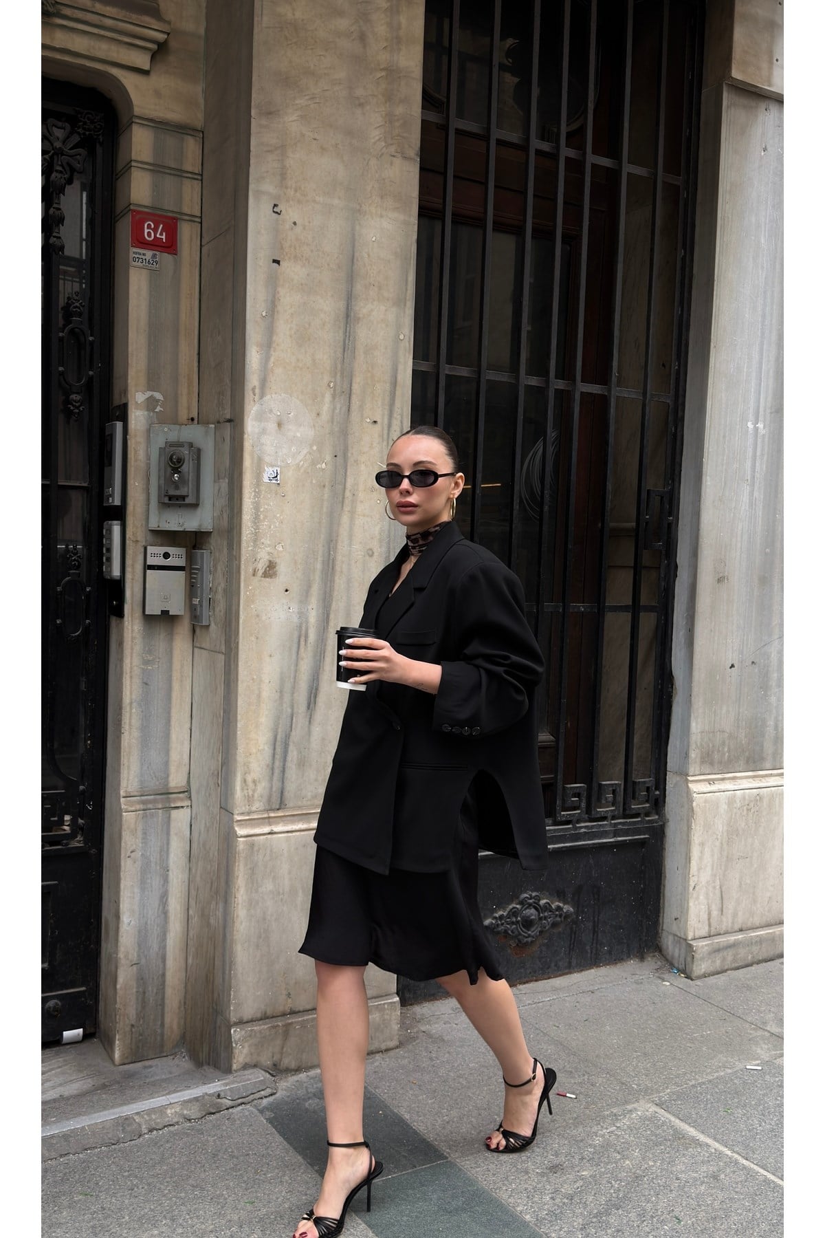Kadın Siyah Derin Yırtmaç Detaylı Oversize Blazer Ceket