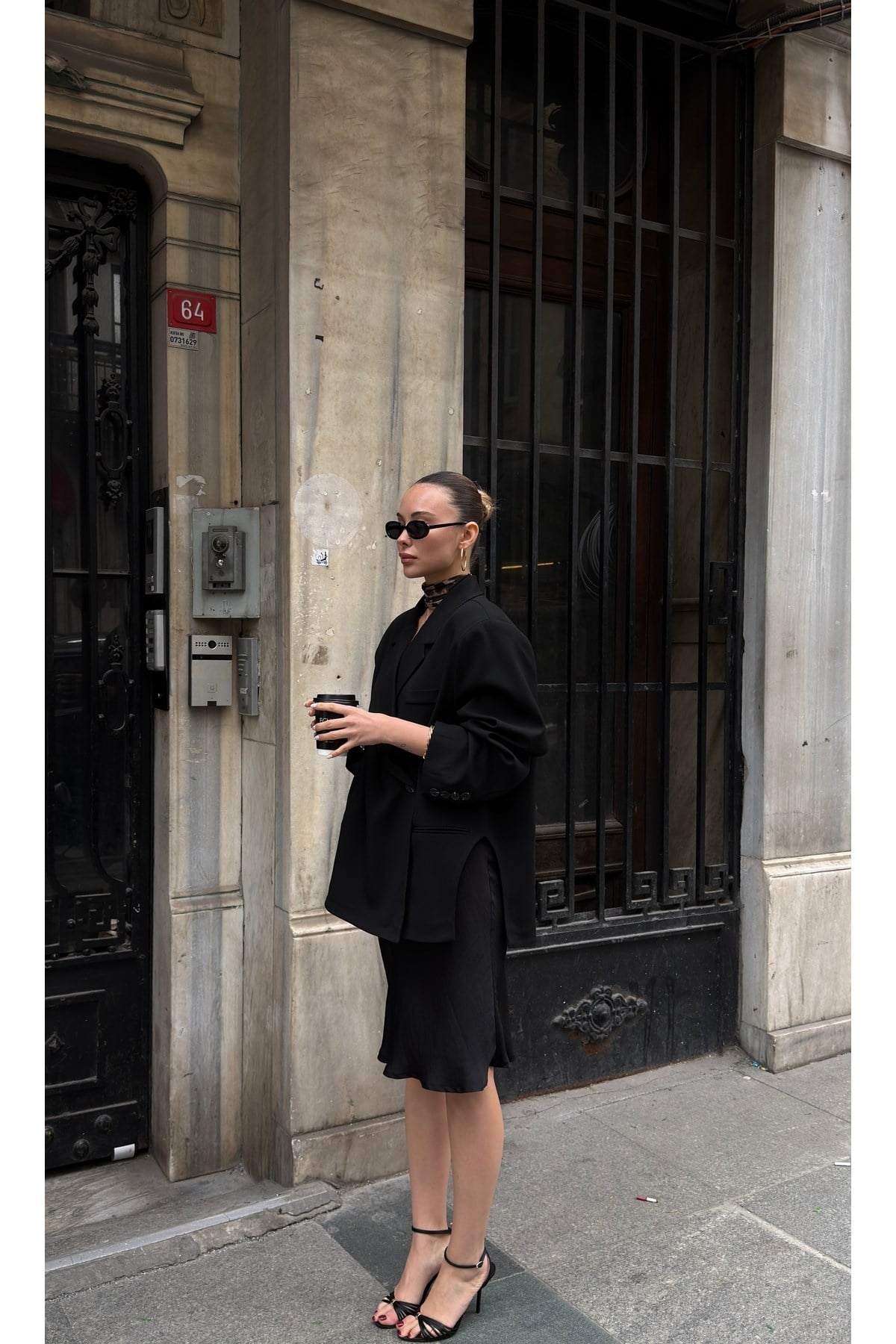 Kadın Siyah Derin Yırtmaç Detaylı Oversize Blazer Ceket