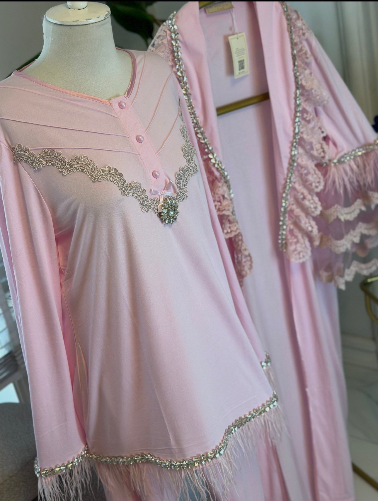 Pembe Dantel ve Taş detaylı Lohusa Sabahlık ve Pijama takımı