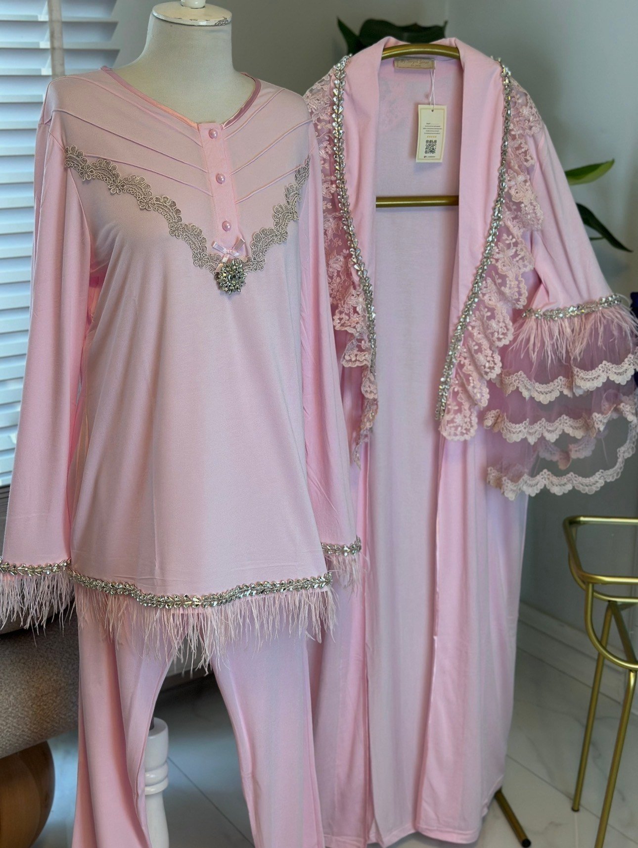 Pembe Dantel ve Taş detaylı Lohusa Sabahlık ve Pijama takımı