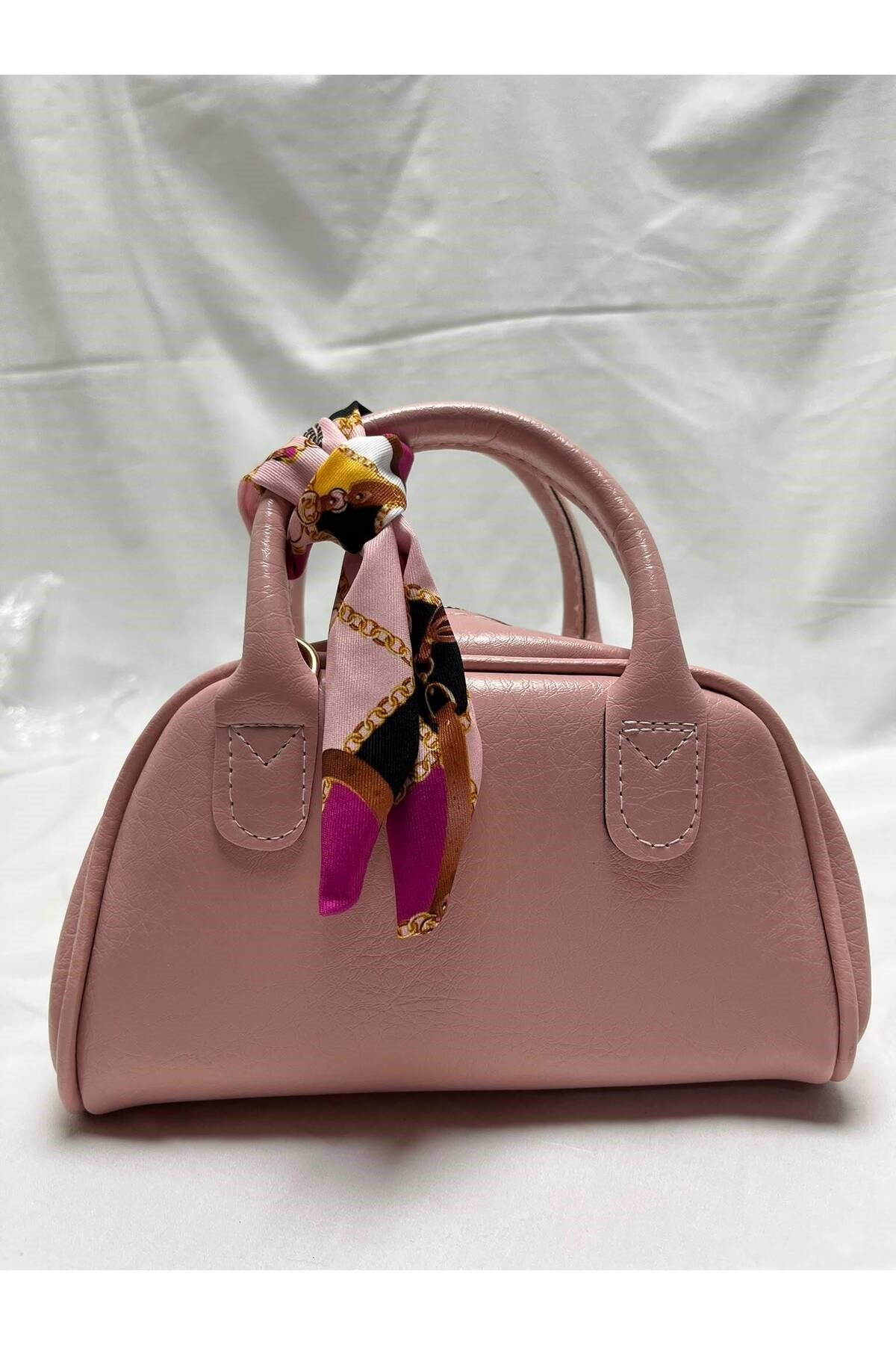 Pembe fularlı deri el ve Omuz kadın çantası