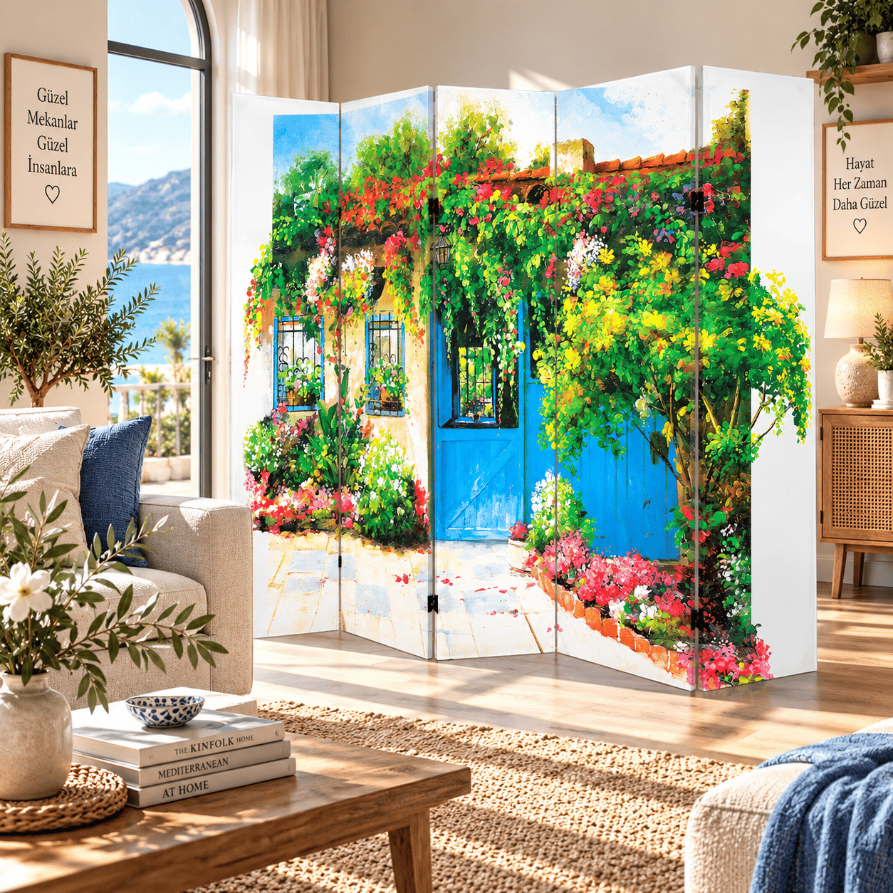 Çiçekli Akdeniz Evi Dekoratif Paravan – Mavi Kapı Tasarımı