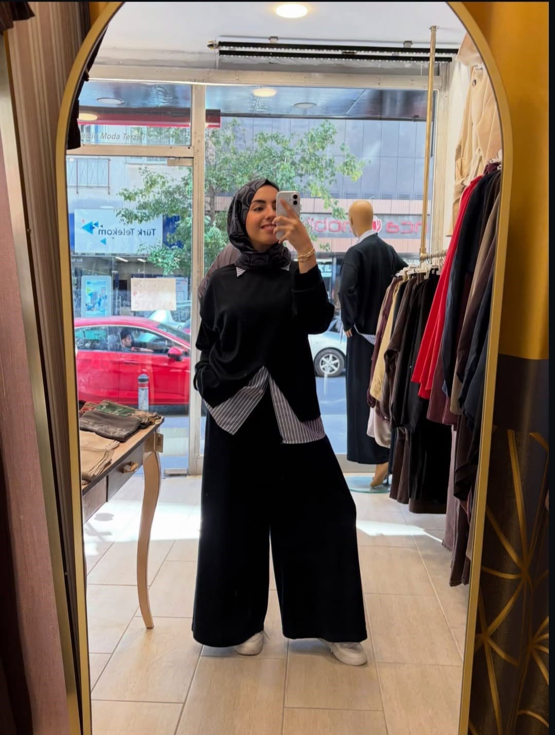 Asimetrik Çizgi Detaylı Siyah Takım