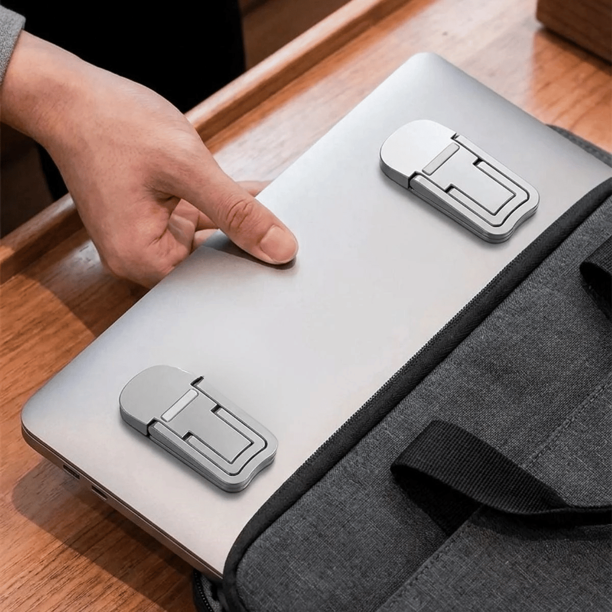 1 Çift Yapışkanlı Katlanabilir Laptop Standı – Mini Notebook Yükseltici, Taşınabilir Kaymaz Laptop Ayağı Bx40