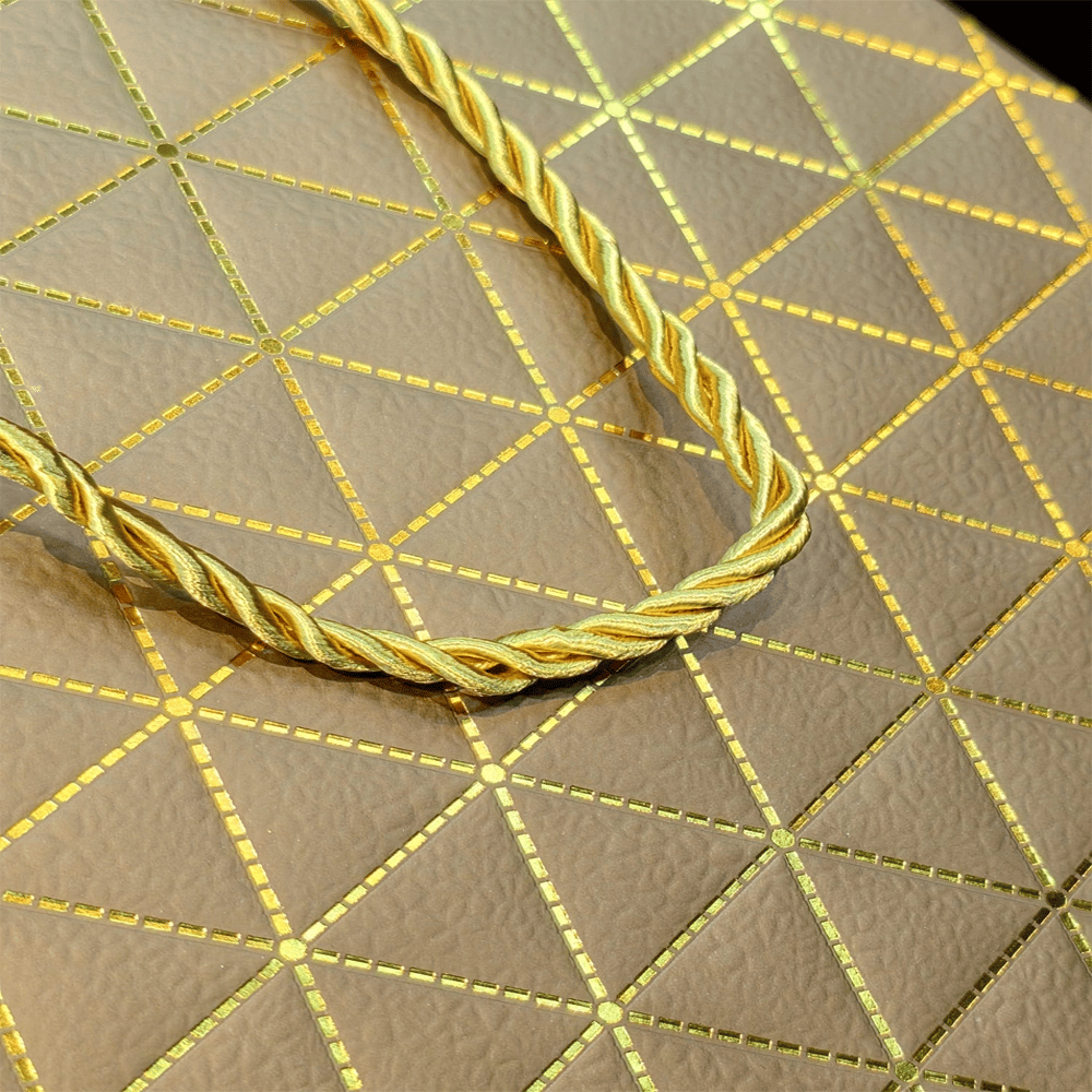 Gold Geometrik Desenli Orta Boy Karton Hediye Çantası