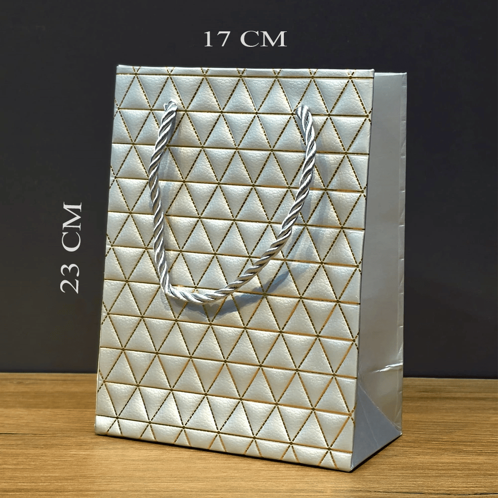 Gümüş Geometrik Desenli Orta Boy Karton Hediye Çantası