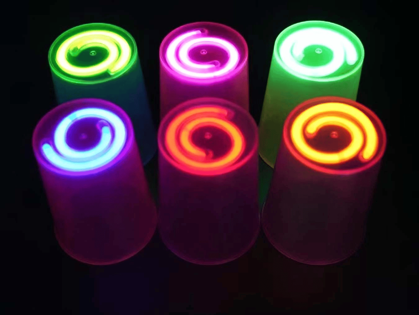 Karanlıkta Yanan Gece Işığı Mega Glow Bardaklar 8 Adet 8.5 X 10.5 Cm Bx40