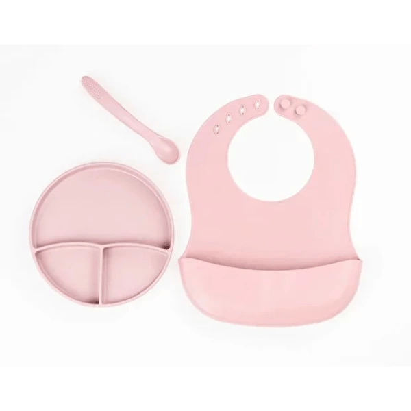 Pembe 3’lü Silikon Yemek Seti – Önlük + Diş Kaşıyıcılı Kaşık + Vakumlu Tabak
