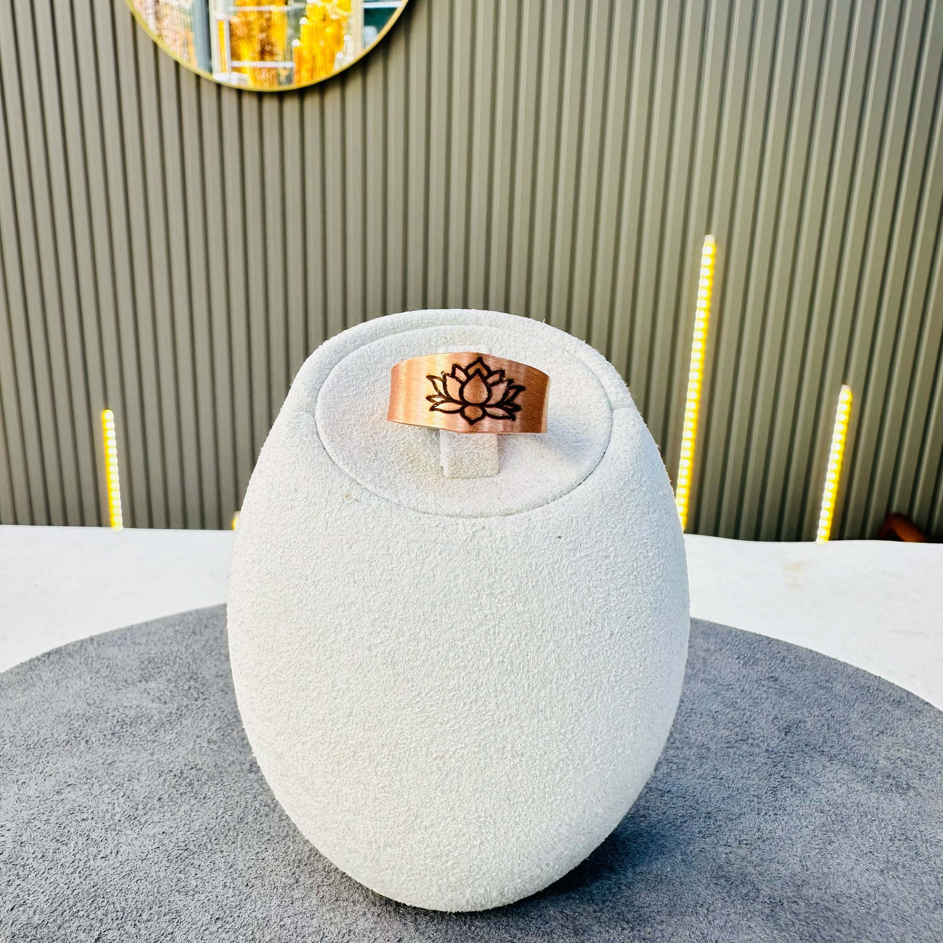 El Yapımı Bakır Lotus Desenli Yüzük