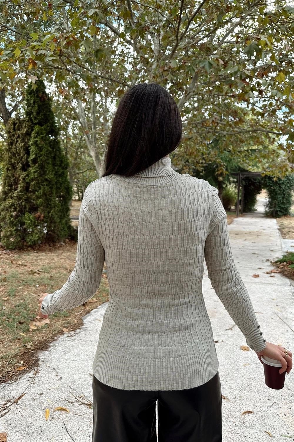 Kadın Bej Boğazlı Yaka, Uzun Kol, Vucüda Oturan Esnek Kumaş, Düğme Manşet, Örgü Desen, Triko Bluz