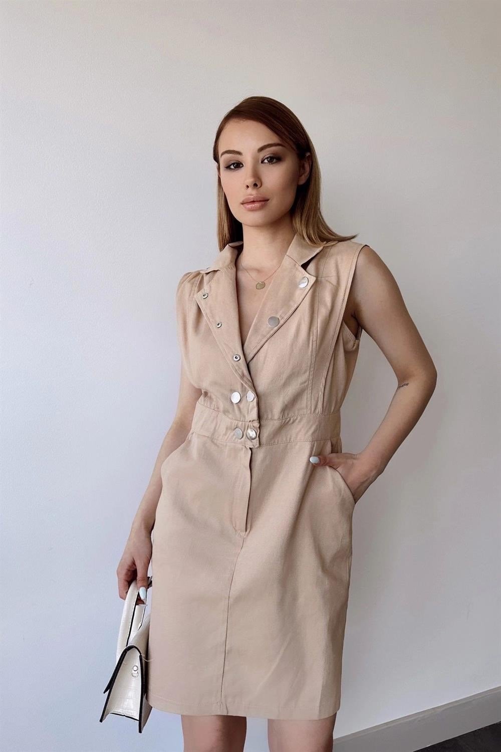 Kadın Bej Kalın Askılı, Ceket Yaka, Düz Renk Desen, Gabardin Düğme Detaylı Mini Elbise