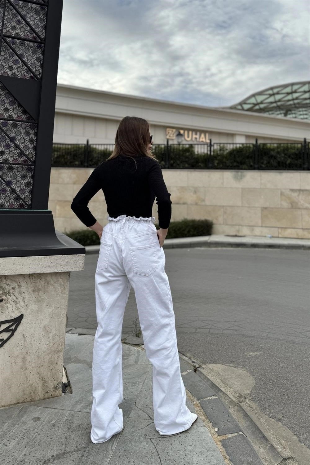 Kadın Beyaz Büzgü Model Lastikli Bel, Cepli, Bol Paça, Salaş Gabardin Pantolon