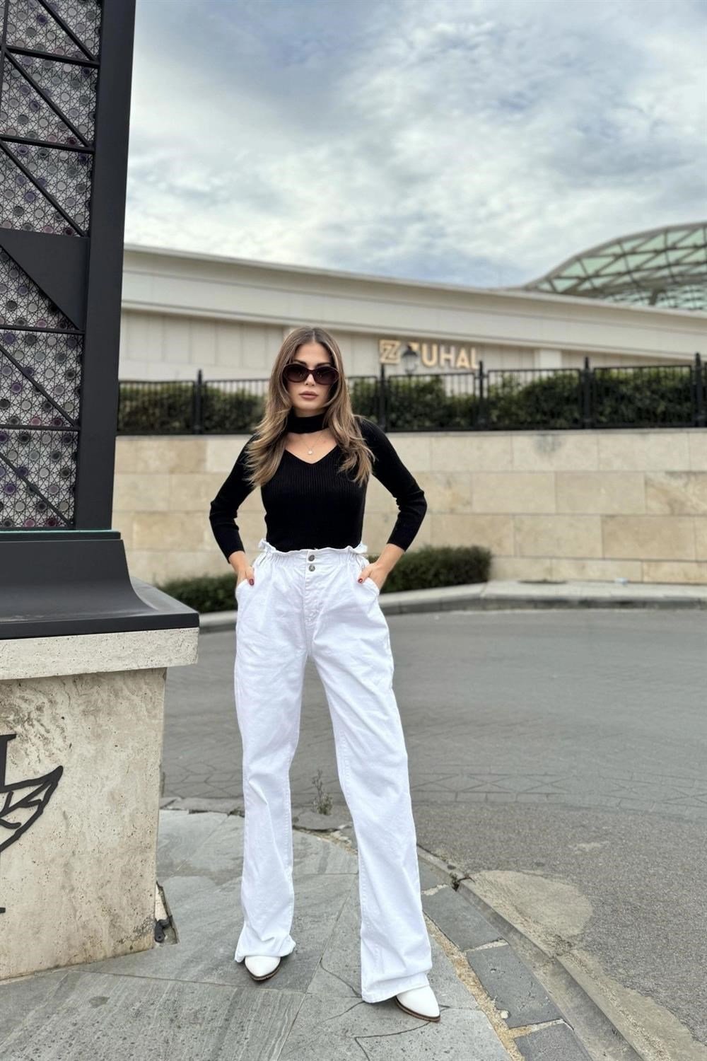 Kadın Beyaz Büzgü Model Lastikli Bel, Cepli, Bol Paça, Salaş Gabardin Pantolon