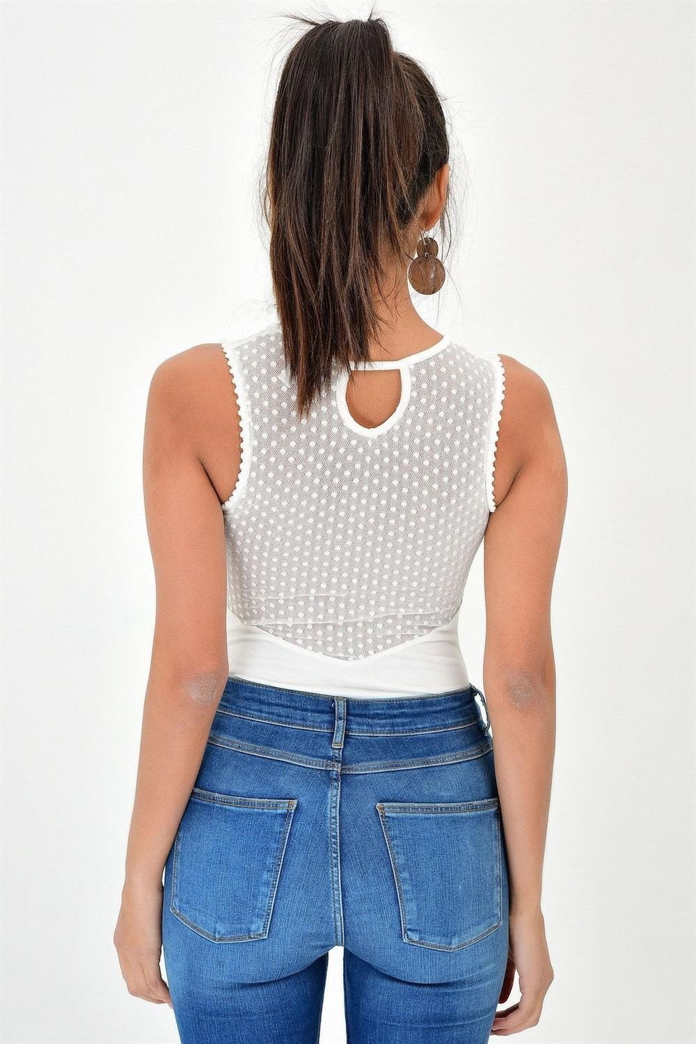Kadın Beyaz Günlük Stil Dantel Detaylı Sıfır Kol Body Fit Bluz