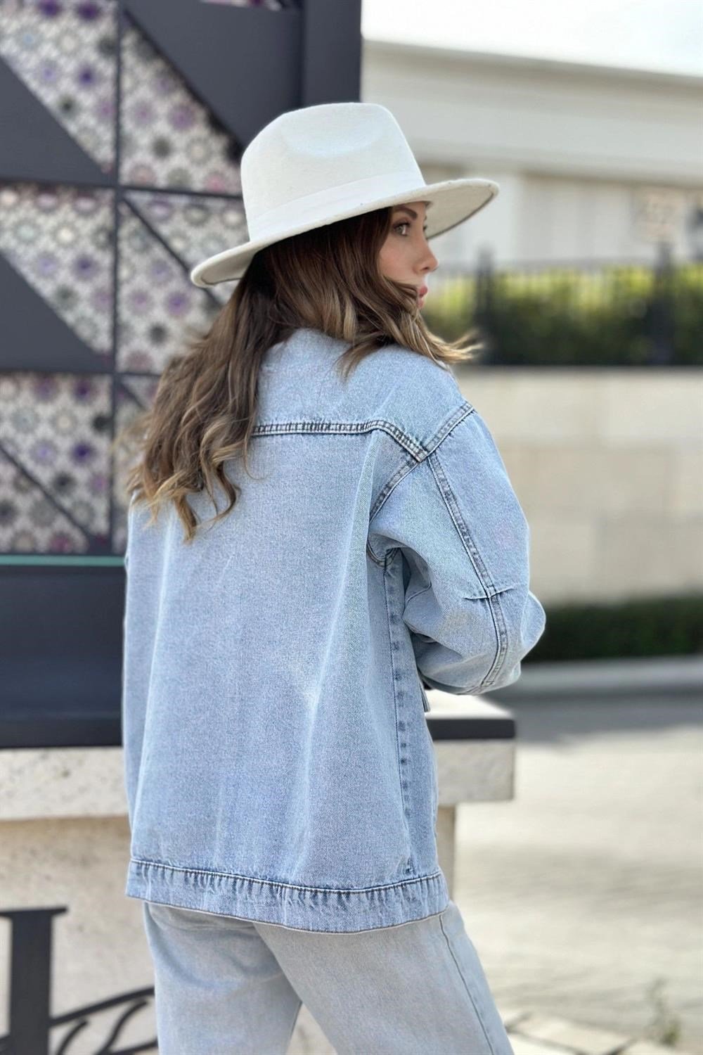 Kadın Buz Mavi Geniş Cepli, Kaliteli Jeans Kumaş, Salaş Kot Ceket