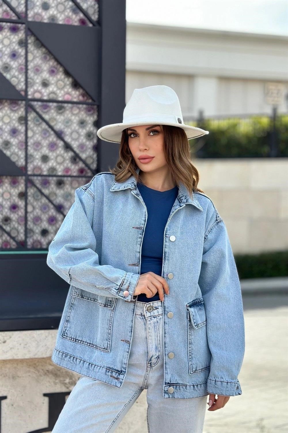 Kadın Buz Mavi Geniş Cepli, Kaliteli Jeans Kumaş, Salaş Kot Ceket