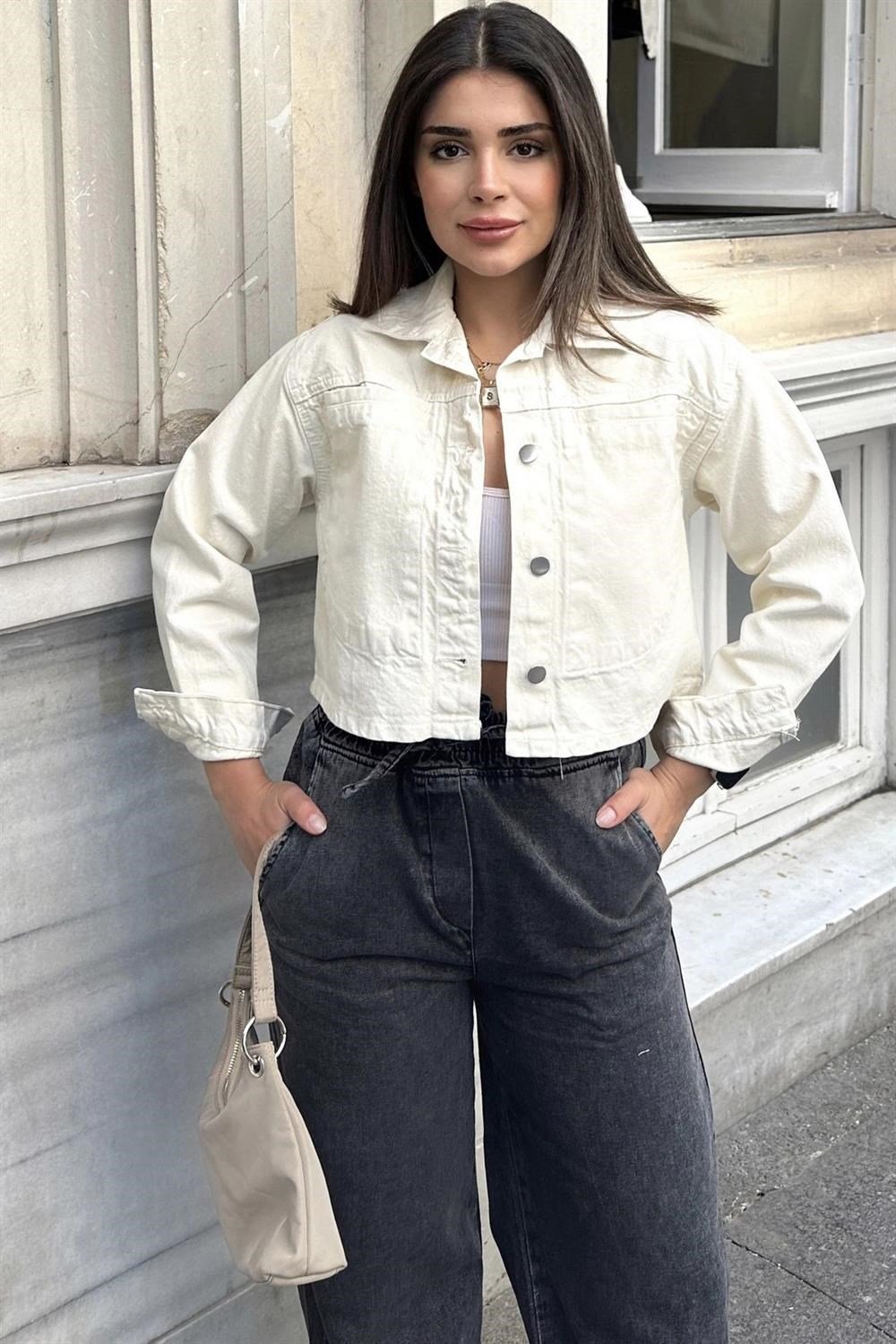 Kadın Ekru Crop Kesim, Düğmeli, Rahat Kalıp, Gabardin Ceket