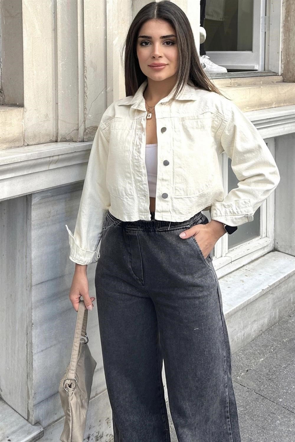 Kadın Ekru Crop Kesim, Düğmeli, Rahat Kalıp, Gabardin Ceket