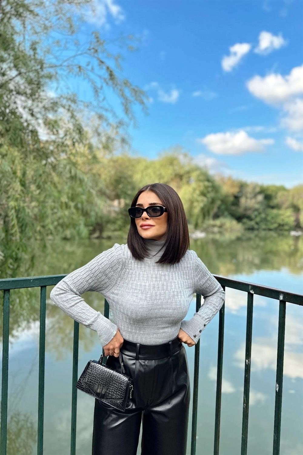 Kadın Gri Boğazlı Yaka, Uzun Kol, Vucüda Oturan Esnek Kumaş, Düğme Manşet, Örgü Desen, Triko Bluz