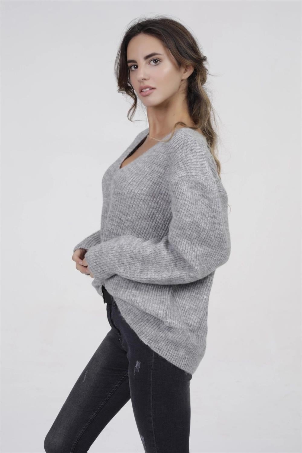 Kadın Gri Uzun Kol Basic V Yaka Oversize Kesim Triko Bluz (Standart Boy)