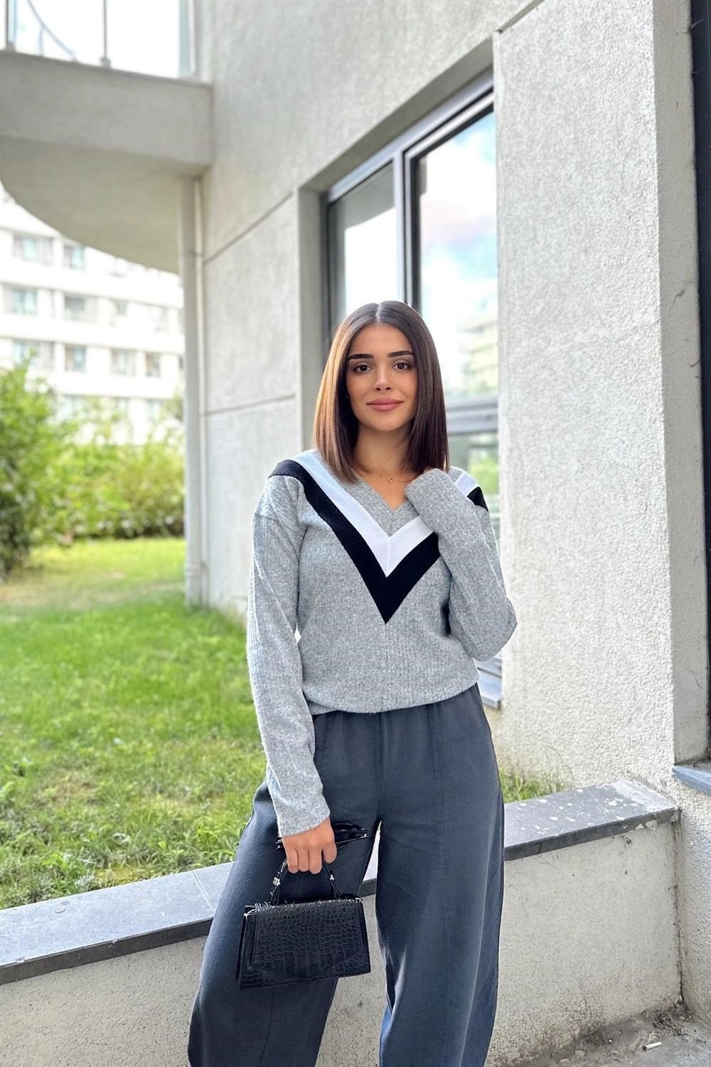 Kadın Gri Uzun Kollu V Yaka Color Block Bluz Sweatshirt & Pamuklu Kazak