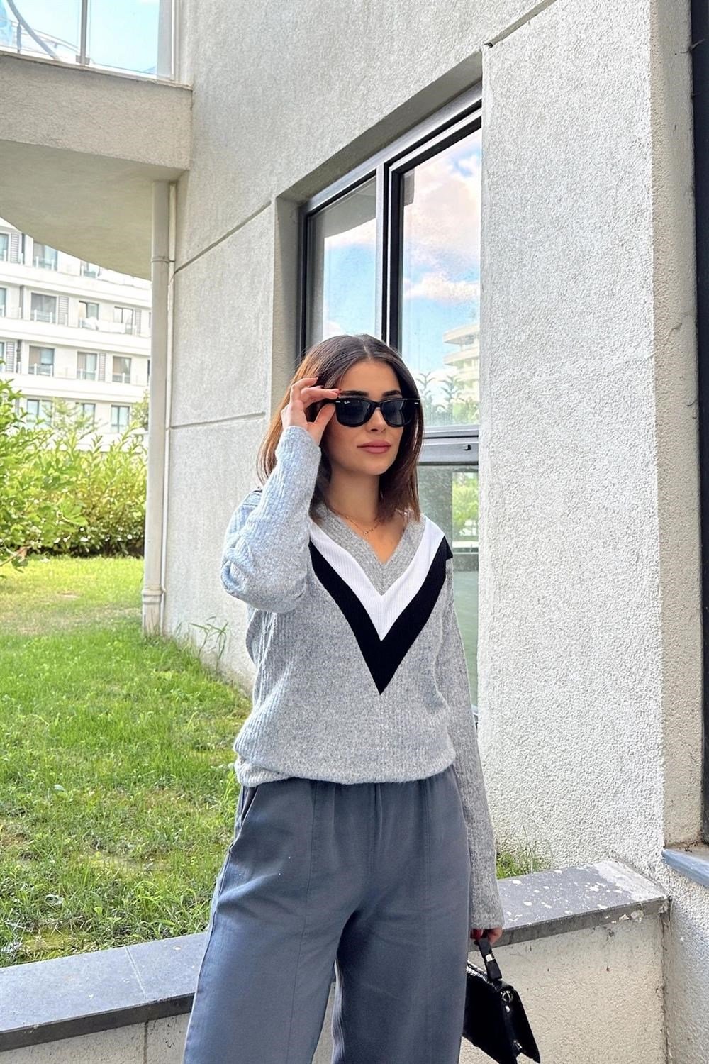 Kadın Gri Uzun Kollu V Yaka Color Block Bluz Sweatshirt & Pamuklu Kazak