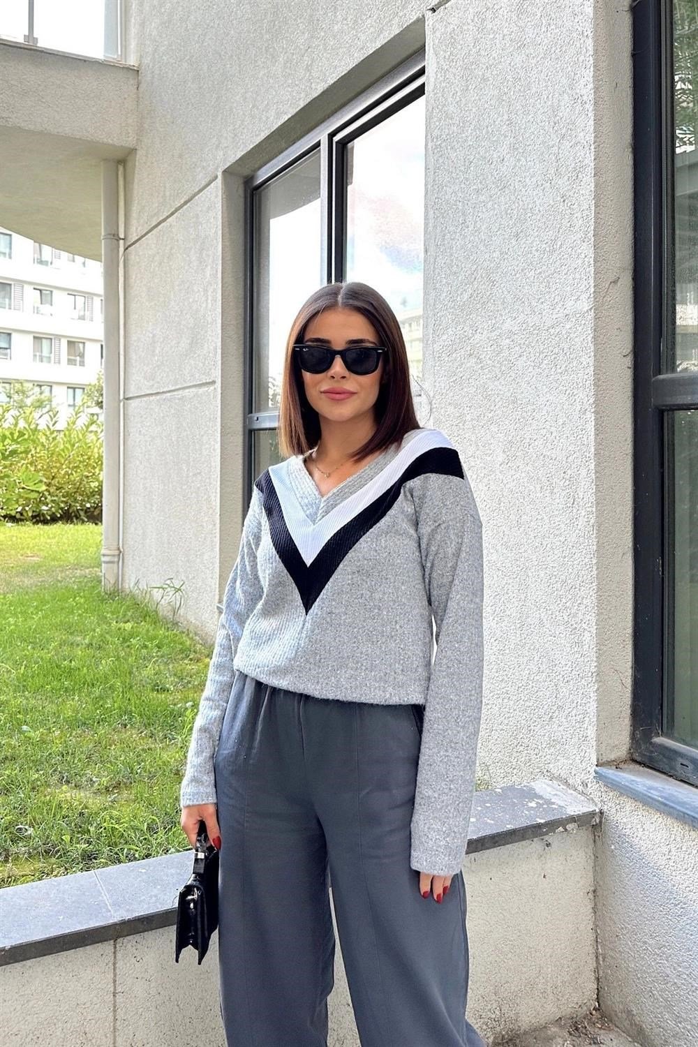 Kadın Gri Uzun Kollu V Yaka Color Block Bluz Sweatshirt & Pamuklu Kazak