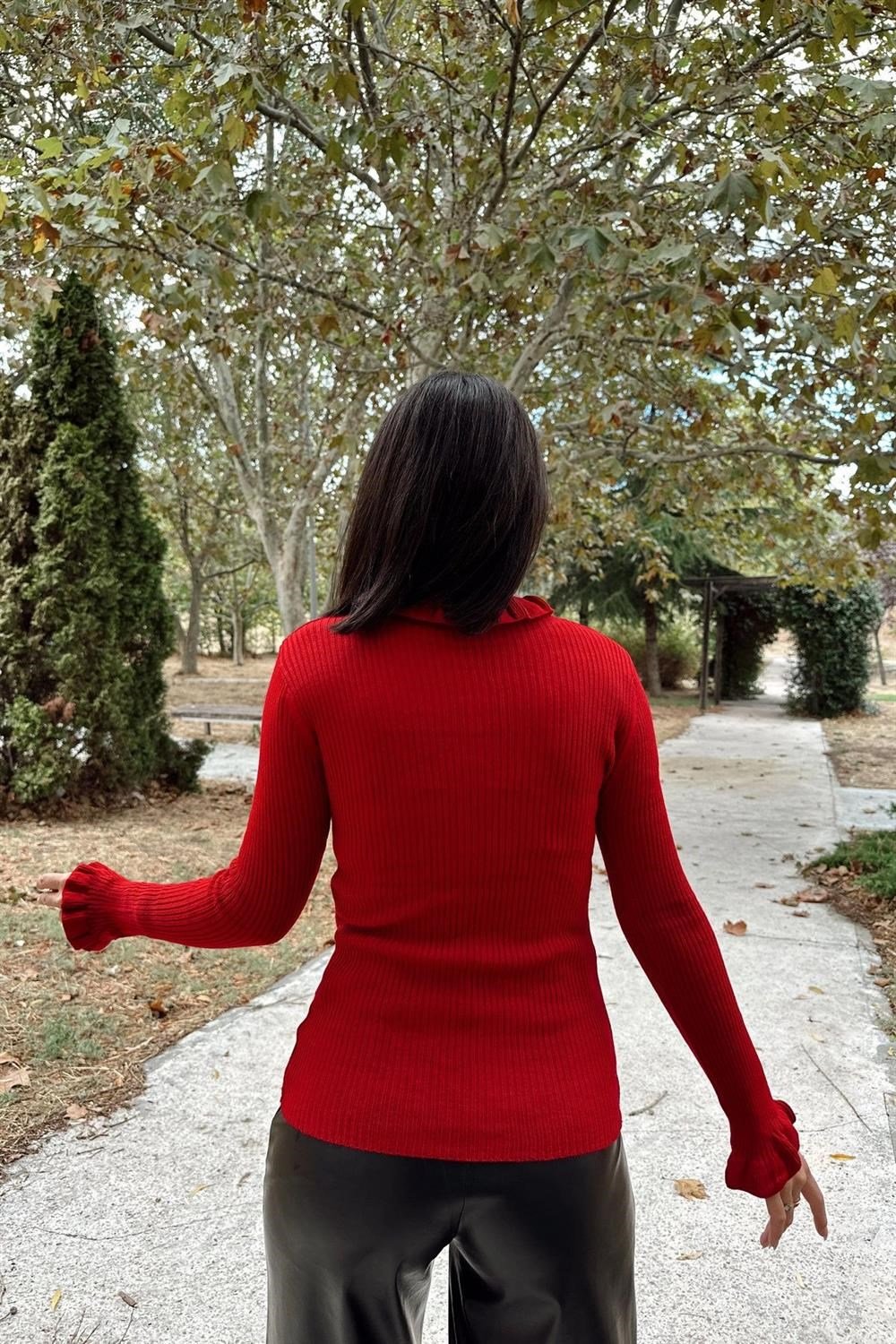 Kadın Kırmızı Fırfırlı Boğazlı Yaka, Uzun Kol, Vucüda Oturan Esnek Kumaş, Düz Desen, Triko Bluz