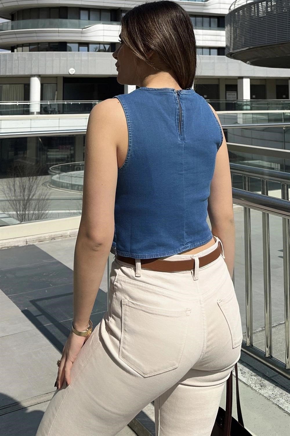 Kadın Laci Önü Çapraz Katlı, Kolsuz, Yuvarlak Yaka, Crop Kot Bluz