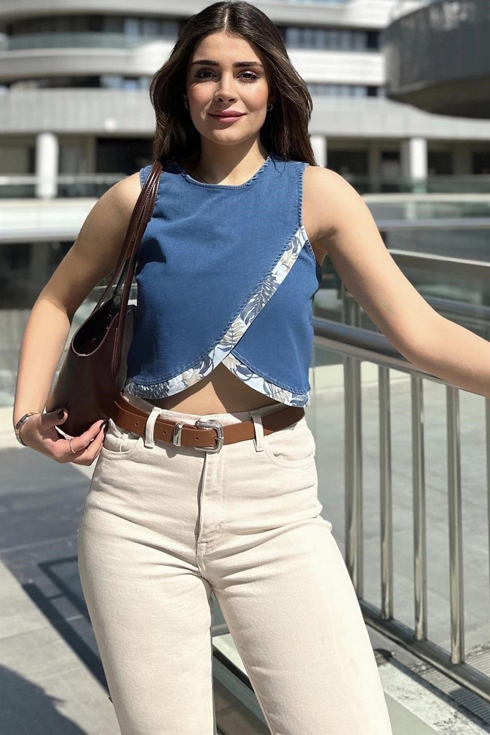 Kadın Laci Önü Çapraz Katlı, Kolsuz, Yuvarlak Yaka, Crop Kot Bluz