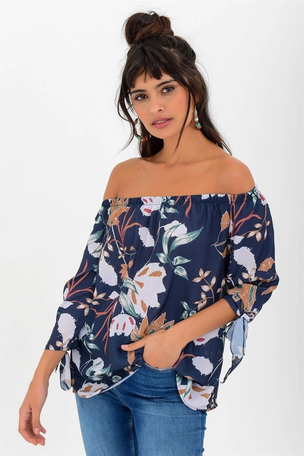 Kadın Lacivert Straplez Yaka Truvakar Kol Çiçek Desenli Kolları Bağlamalı Oversize Kesim Bluz